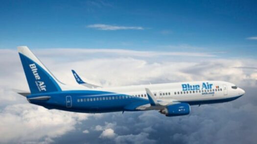 blue_air_25816100 [640x480]