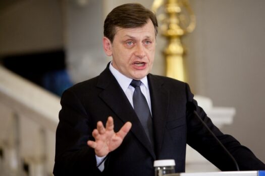 crin-antonescu-82638-1 [640x480]