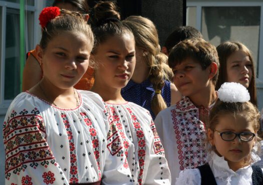 elevi-din-comrat